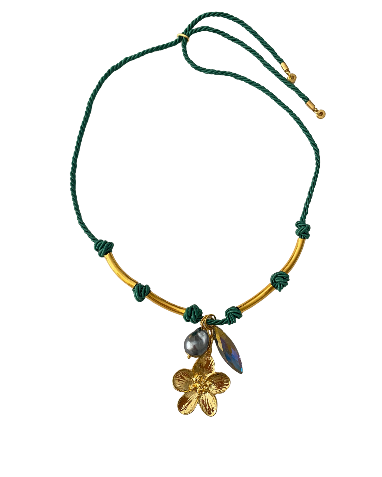 COLLAR CORTO CON CORDÓN, DIJE FLOR Y PERLA