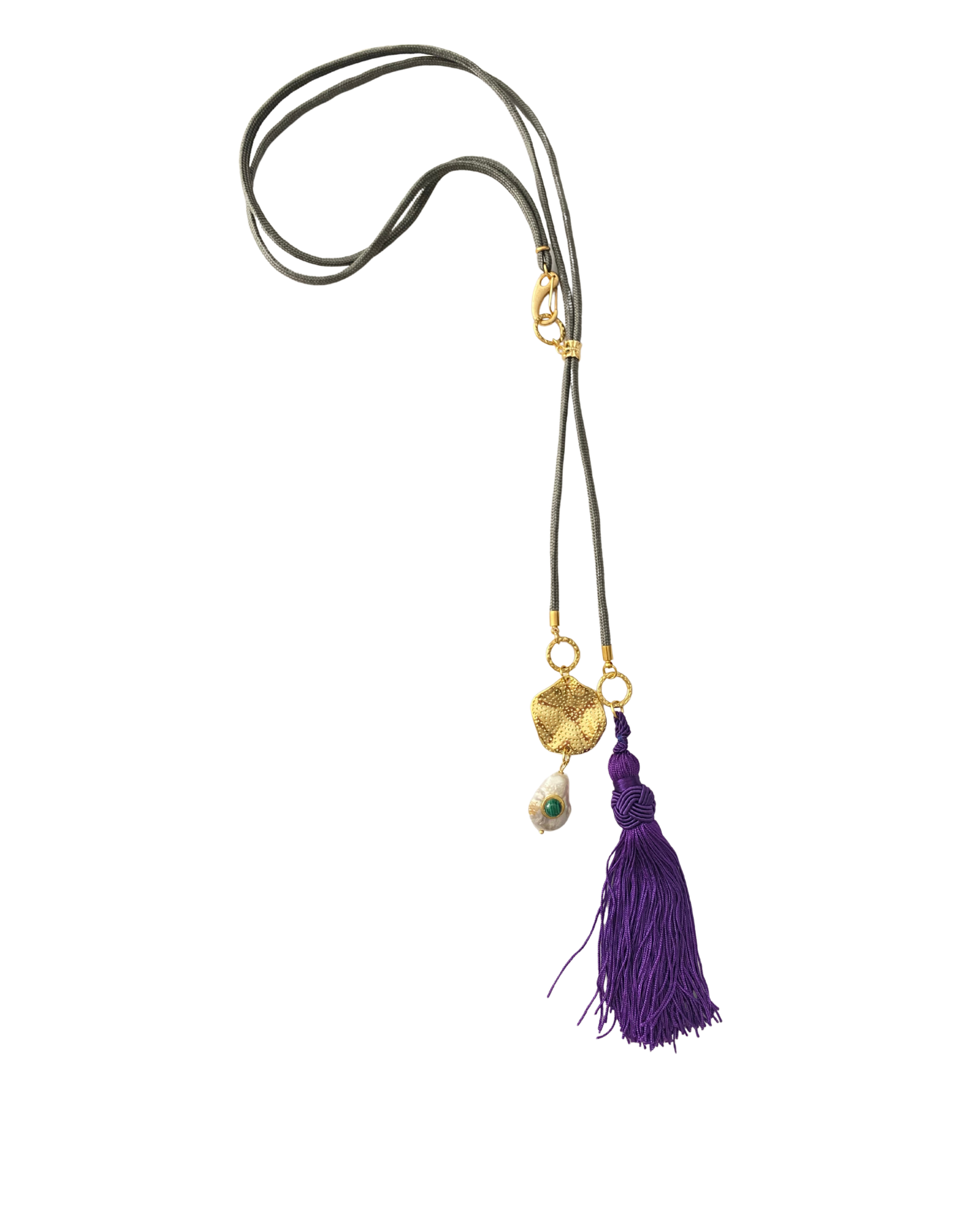 COLLAR LARGO CON CORDÓN, POMPÓN, DIJE Y PERLA