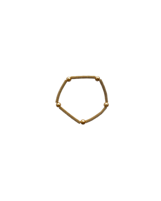 PULSERA PERLA DORADA Y CILINDRO TORCIDO