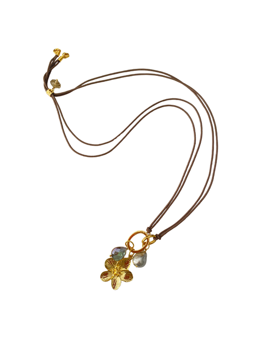 COLLAR LARGO CORDÓN CON DIJE FLOR Y PERLA