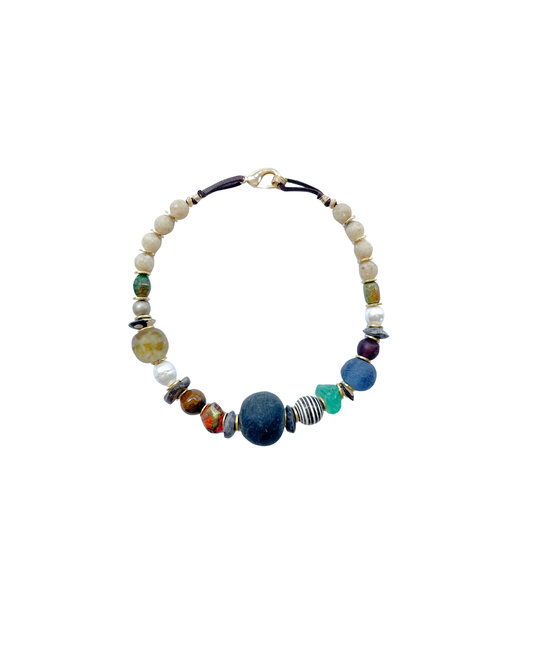 COLLAR CORTO CON PIEDRAS VARIAS