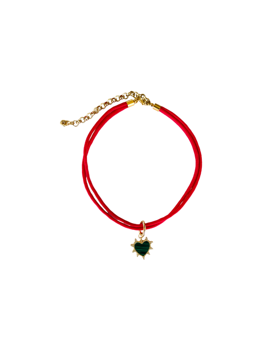 COLLAR CORTO CON CORDÓN Y CORAZÓN