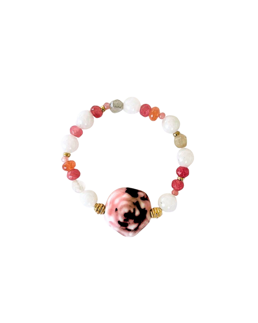 PULSERA DE PIEDRAS Y DIJE DE FLOR