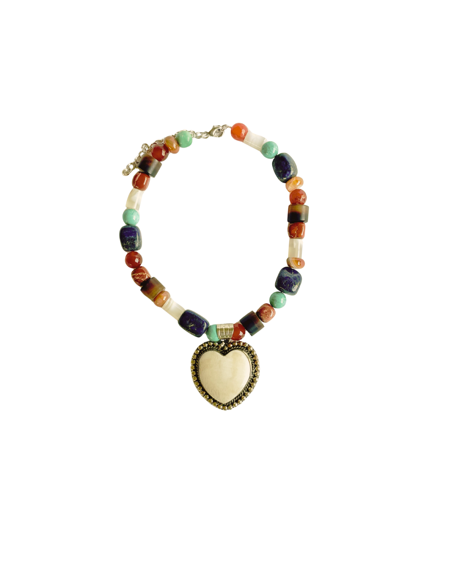 COLLAR CORTO CON PIEDRAS VARIAS Y DIJE CORAZÓN