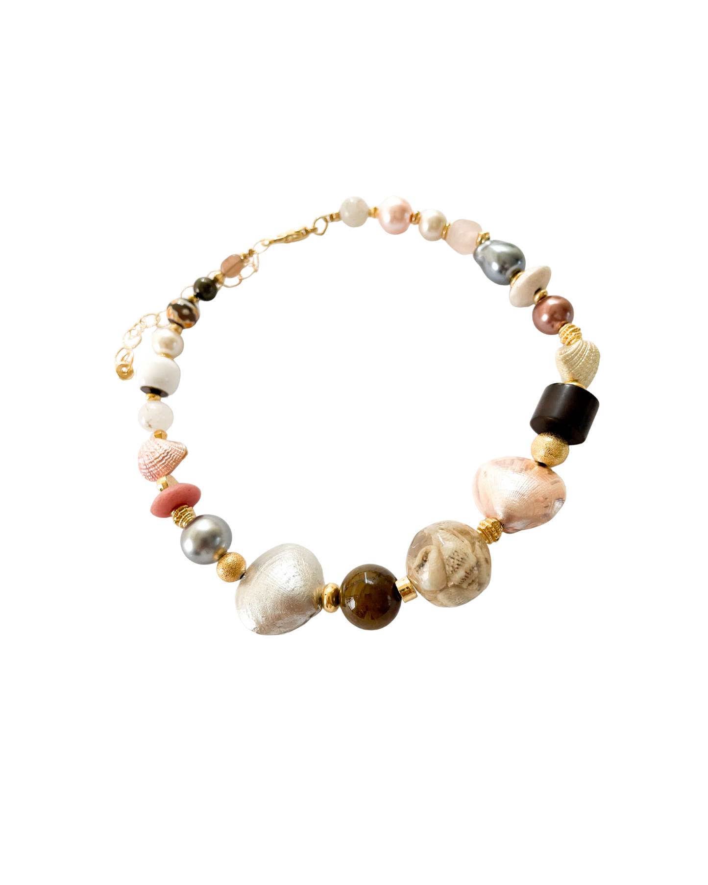 COLLAR CORTO PIEDRAS VARIAS Y CONCHA