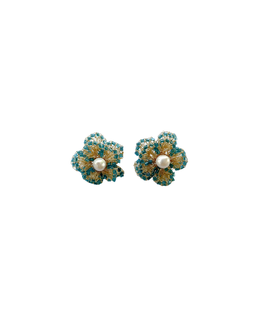 ARETE TEJIDO EN FORMA DE FLOR CON CHAQUIRA