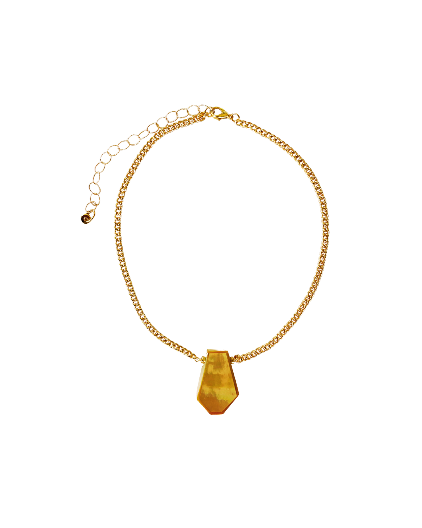 COLLAR CORTO CON CADENA Y DIJE