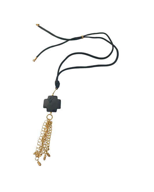 COLLAR LARGO CON CORDÓN, DIJE CRUZ Y POMPÓN CADENA